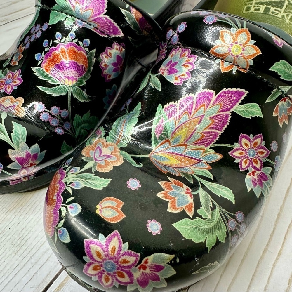Dansko XP 2.0 Paisley Floral Patent - Picture 4 of 14